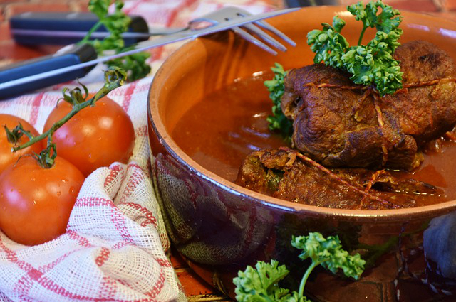 酸汤牛肉猪蹄怎么做好吃，野山椒蘸水牛肉做法
