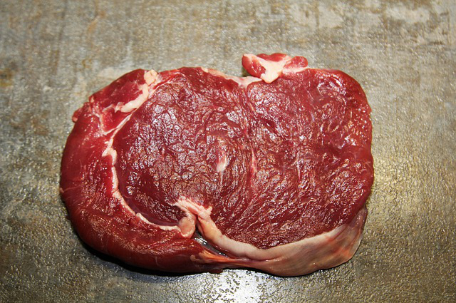 牛肉在工厂切割会坏吗知乎，为什么熟牛肉切开后切面有金属光泽