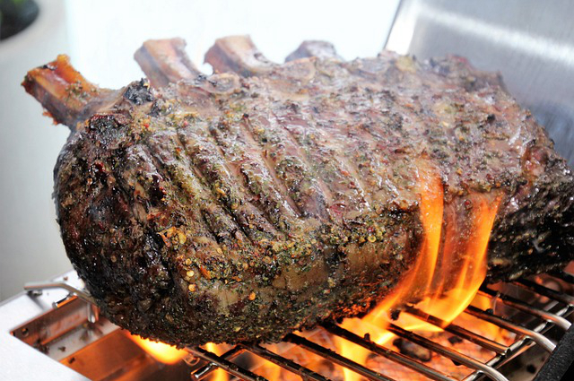 牛肉烤完后反光，为什么熟牛肉切开后切面有金属光泽