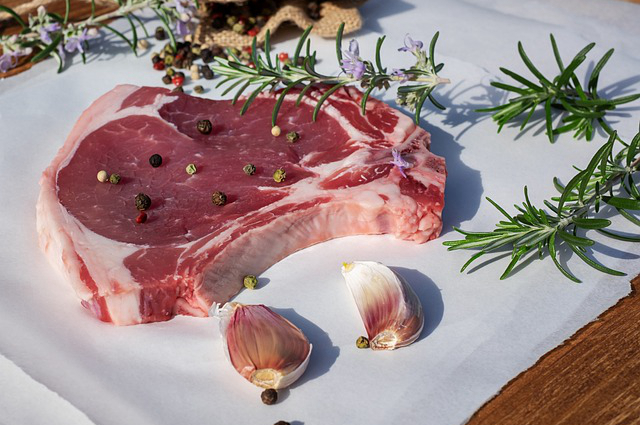 蒸牛肉前如何腌制 蒸牛肉需要盖保鲜膜