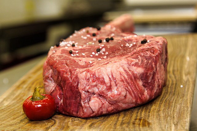 牛肉怎么做才能做成块 压板牛肉的制作过程