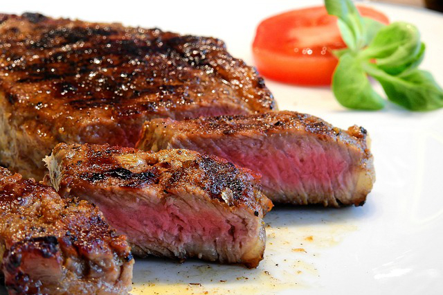 为啥牛肉有的是黑色？为什么有的牛肉是红的有的牛肉是灰的