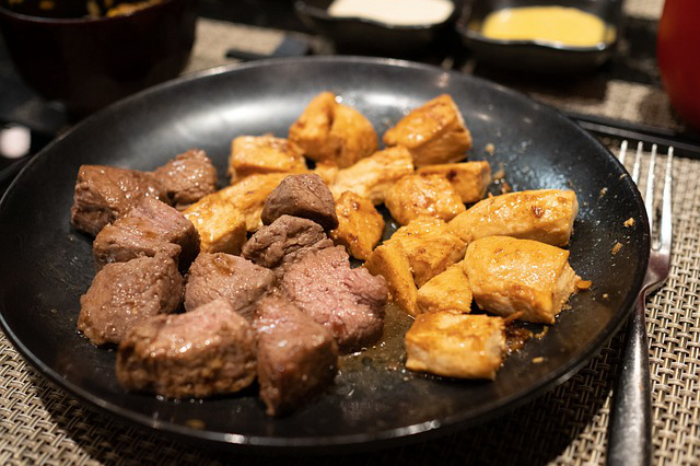 黑椒瘦牛肉烤肉(铁板烤牛肉怎么做好吃)