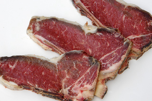 75块钱一斤牛肉，一斤生牛蹄皮煮熟是多少