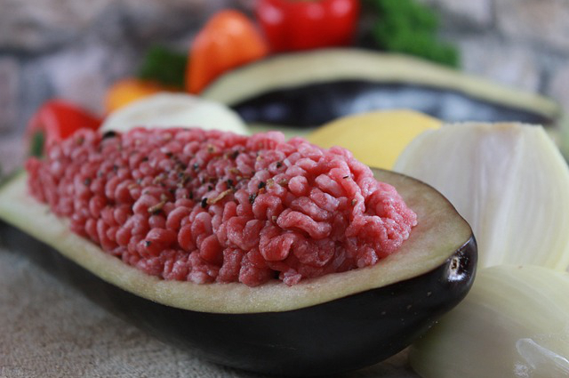 香菇牛肉担担面怎幺做，刀削面里放什么配菜？